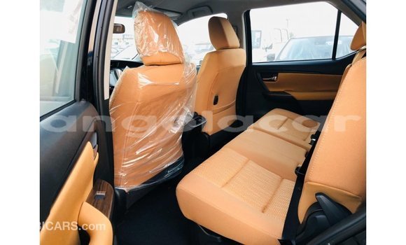 Comprar Importar Toyota Fortuner Preto Carro em Import - Dubai em Bengo Province Comprar Importar Toyota Fortuner Preto Carro em Import - Dubai em Bengo Province