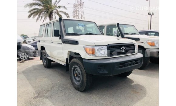 Comprar Importar Toyota Land Cruiser Branco Carro em Import - Dubai em Bengo Province Comprar Importar Toyota Land Cruiser Branco Carro em Import - Dubai em Bengo Province