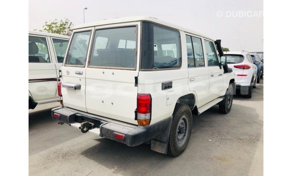 Comprar Importar Toyota Land Cruiser Branco Carro em Import - Dubai em Bengo Province Comprar Importar Toyota Land Cruiser Branco Carro em Import - Dubai em Bengo Province
