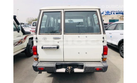 Comprar Importar Toyota Land Cruiser Branco Carro em Import - Dubai em Bengo Province Comprar Importar Toyota Land Cruiser Branco Carro em Import - Dubai em Bengo Province