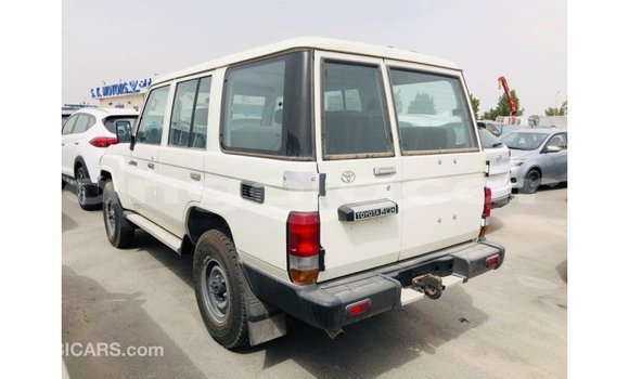 Comprar Importar Toyota Land Cruiser Branco Carro em Import - Dubai em Bengo Province Comprar Importar Toyota Land Cruiser Branco Carro em Import - Dubai em Bengo Province