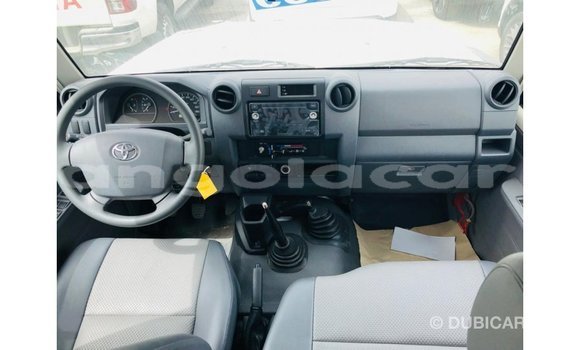 Comprar Importar Toyota Land Cruiser Branco Carro em Import - Dubai em Bengo Province Comprar Importar Toyota Land Cruiser Branco Carro em Import - Dubai em Bengo Province