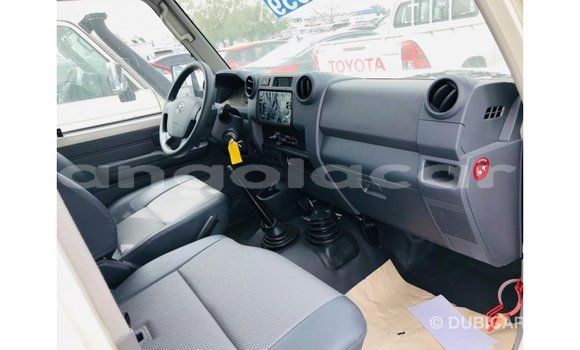 Comprar Importar Toyota Land Cruiser Branco Carro em Import - Dubai em Bengo Province Comprar Importar Toyota Land Cruiser Branco Carro em Import - Dubai em Bengo Province