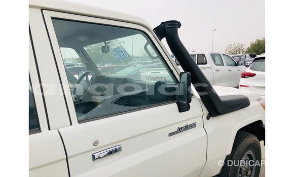 Comprar Importar Toyota Land Cruiser Branco Carro em Import - Dubai em Bengo Province Comprar Importar Toyota Land Cruiser Branco Carro em Import - Dubai em Bengo Province