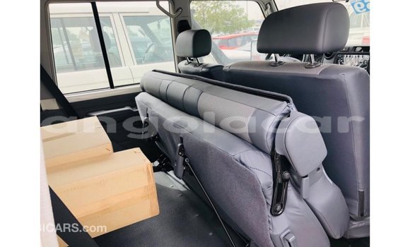Comprar Importar Toyota Land Cruiser Branco Carro em Import - Dubai em Bengo Province Comprar Importar Toyota Land Cruiser Branco Carro em Import - Dubai em Bengo Province