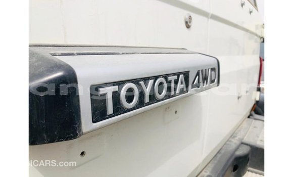 Comprar Importar Toyota Land Cruiser Branco Carro em Import - Dubai em Bengo Province Comprar Importar Toyota Land Cruiser Branco Carro em Import - Dubai em Bengo Province