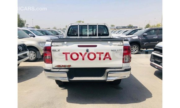 Acheter Import Voiture Toyota Hilux Blanc à Import - Dubai, Province de Bengo Acheter Import Voiture Toyota Hilux Blanc à Import - Dubai, Province de Bengo