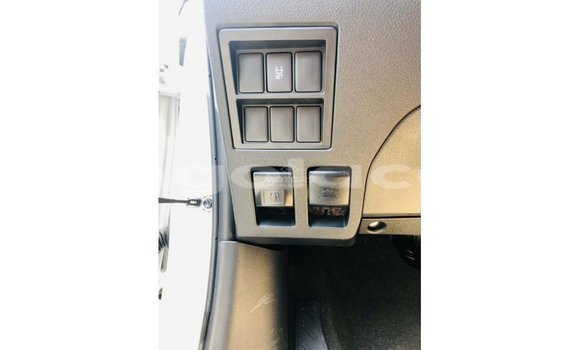 Acheter Import Voiture Toyota Hilux Blanc à Import - Dubai, Province de Bengo Acheter Import Voiture Toyota Hilux Blanc à Import - Dubai, Province de Bengo