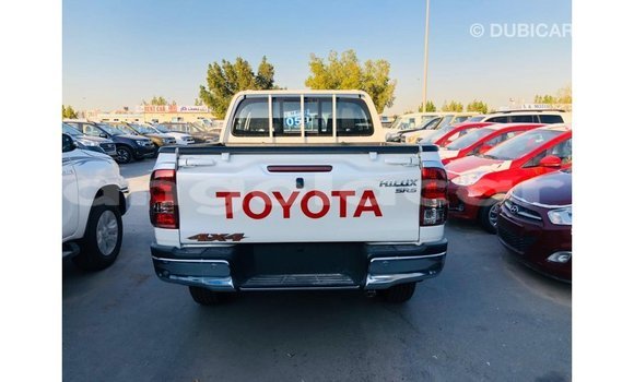 Comprar Importar Toyota Hilux Branco Carro em Import - Dubai em Bengo Province Comprar Importar Toyota Hilux Branco Carro em Import - Dubai em Bengo Province