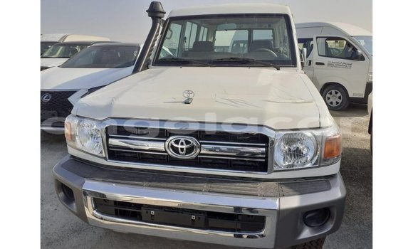 Acheter Import Voiture Toyota Land Cruiser Blanc à Import - Dubai, Province de Bengo Acheter Import Voiture Toyota Land Cruiser Blanc à Import - Dubai, Province de Bengo