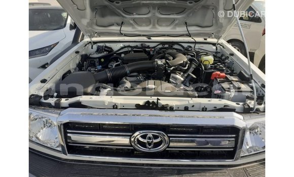 Comprar Importar Toyota Land Cruiser Branco Carro em Import - Dubai em Bengo Province Comprar Importar Toyota Land Cruiser Branco Carro em Import - Dubai em Bengo Province