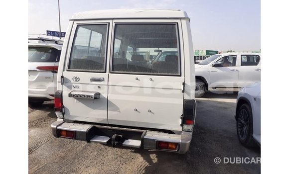 Comprar Importar Toyota Land Cruiser Branco Carro em Import - Dubai em Bengo Province Comprar Importar Toyota Land Cruiser Branco Carro em Import - Dubai em Bengo Province