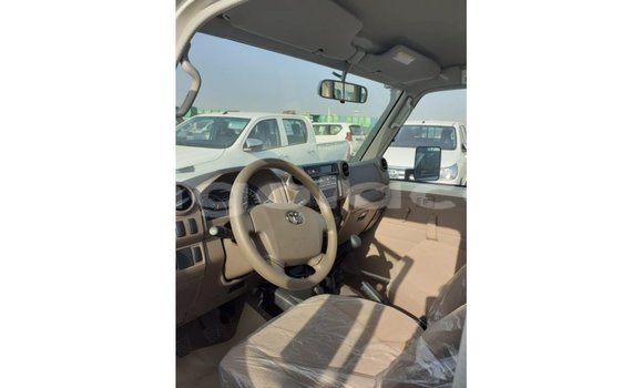 Comprar Importar Toyota Land Cruiser Branco Carro em Import - Dubai em Bengo Province Comprar Importar Toyota Land Cruiser Branco Carro em Import - Dubai em Bengo Province