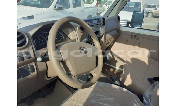 Comprar Importar Toyota Land Cruiser Branco Carro em Import - Dubai em Bengo Province Comprar Importar Toyota Land Cruiser Branco Carro em Import - Dubai em Bengo Province
