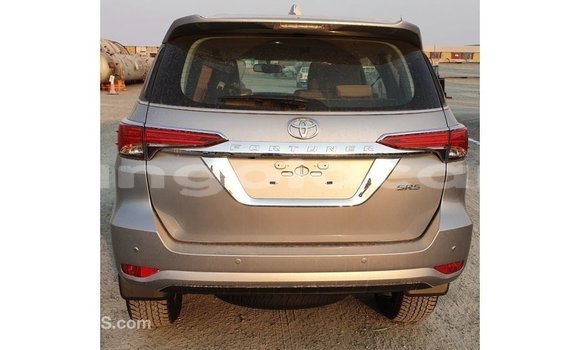 Comprar Importar Toyota Fortuner Outro Carro em Import - Dubai em Bengo Province Comprar Importar Toyota Fortuner Outro Carro em Import - Dubai em Bengo Province