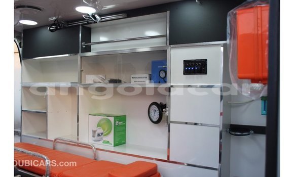 Comprar Importar Toyota Hiace Branco Carro em Import - Dubai em Bengo Province Comprar Importar Toyota Hiace Branco Carro em Import - Dubai em Bengo Province