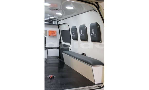 Comprar Importar Toyota Hiace Branco Carro em Import - Dubai em Bengo Province Comprar Importar Toyota Hiace Branco Carro em Import - Dubai em Bengo Province