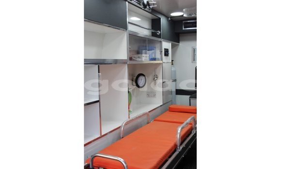 Comprar Importar Toyota Hiace Branco Carro em Import - Dubai em Bengo Province Comprar Importar Toyota Hiace Branco Carro em Import - Dubai em Bengo Province