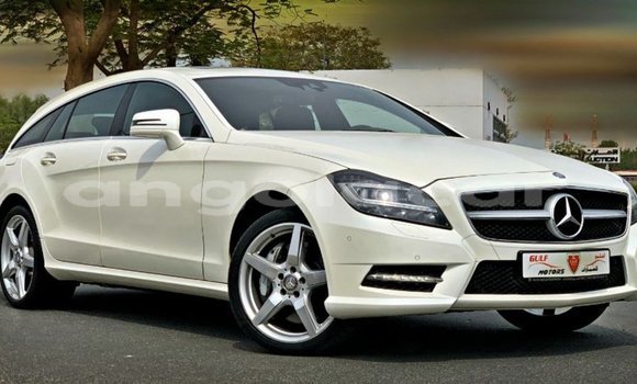 Comprar Importar Mercedes-Benz 190 Branco Carro em Import - Dubai em Bengo Province