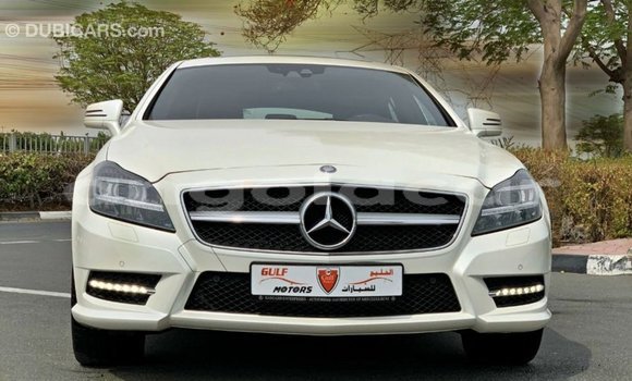 Comprar Importar Mercedes-Benz 190 Branco Carro em Import - Dubai em Bengo Province Comprar Importar Mercedes-Benz 190 Branco Carro em Import - Dubai em Bengo Province