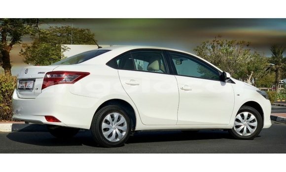 Comprar Importar Toyota Yaris Branco Carro em Import - Dubai em Bengo Province Comprar Importar Toyota Yaris Branco Carro em Import - Dubai em Bengo Province