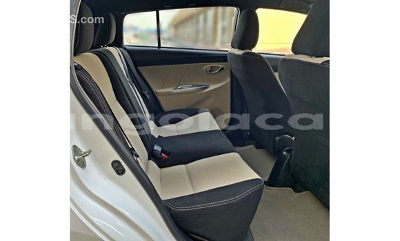 Comprar Importar Toyota Yaris Branco Carro em Import - Dubai em Bengo Province Comprar Importar Toyota Yaris Branco Carro em Import - Dubai em Bengo Province
