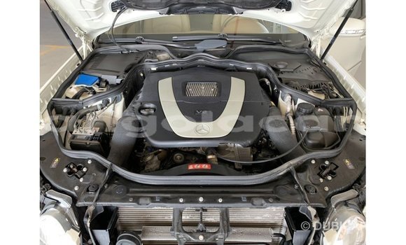 Comprar Importar Mercedes-Benz 200 Branco Carro em Import - Dubai em Bengo Province Comprar Importar Mercedes-Benz 200 Branco Carro em Import - Dubai em Bengo Province