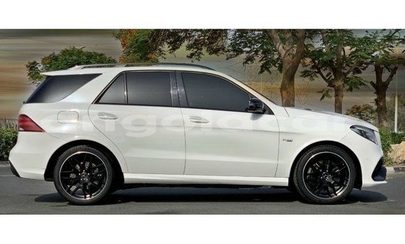 Comprar Importar Mercedes-Benz GLE Branco Carro em Import - Dubai em Bengo Province Comprar Importar Mercedes-Benz GLE Branco Carro em Import - Dubai em Bengo Province
