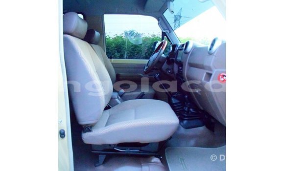 Comprar Importar Toyota Land Cruiser Bege Carro em Import - Dubai em Bengo Province Comprar Importar Toyota Land Cruiser Bege Carro em Import - Dubai em Bengo Province