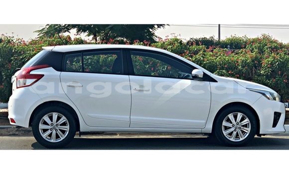 Comprar Importar Toyota Yaris Branco Carro em Import - Dubai em Bengo Province Comprar Importar Toyota Yaris Branco Carro em Import - Dubai em Bengo Province