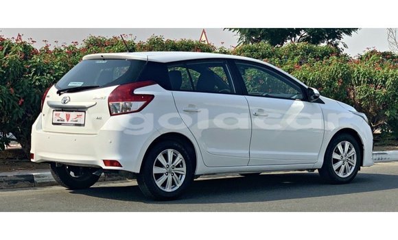 Comprar Importar Toyota Yaris Branco Carro em Import - Dubai em Bengo Province Comprar Importar Toyota Yaris Branco Carro em Import - Dubai em Bengo Province