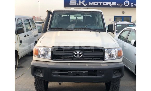 Acheter Import Voiture Toyota Land Cruiser Blanc à Import - Dubai, Province de Bengo