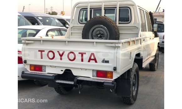 Acheter Import Voiture Toyota Land Cruiser Blanc à Import - Dubai, Province de Bengo Acheter Import Voiture Toyota Land Cruiser Blanc à Import - Dubai, Province de Bengo