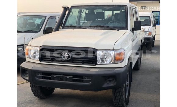 Acheter Import Voiture Toyota Land Cruiser Blanc à Import - Dubai, Province de Bengo Acheter Import Voiture Toyota Land Cruiser Blanc à Import - Dubai, Province de Bengo