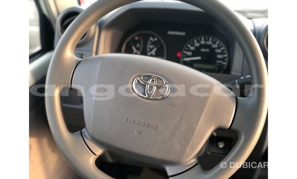Acheter Import Voiture Toyota Land Cruiser Blanc à Import - Dubai, Province de Bengo Acheter Import Voiture Toyota Land Cruiser Blanc à Import - Dubai, Province de Bengo