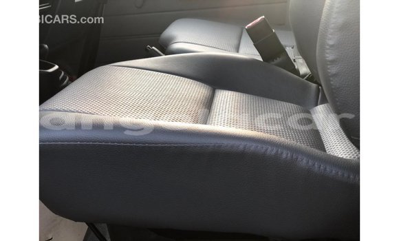 Acheter Import Voiture Toyota Land Cruiser Blanc à Import - Dubai, Province de Bengo Acheter Import Voiture Toyota Land Cruiser Blanc à Import - Dubai, Province de Bengo