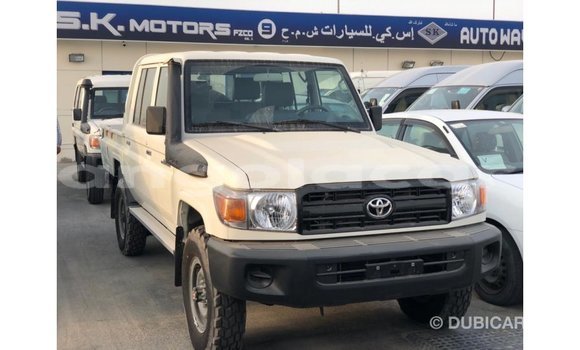 Acheter Import Voiture Toyota Land Cruiser Blanc à Import - Dubai, Province de Bengo Acheter Import Voiture Toyota Land Cruiser Blanc à Import - Dubai, Province de Bengo