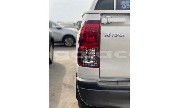Comprar Importar Toyota Hilux Branco Carro em Import - Dubai em Bengo Province Comprar Importar Toyota Hilux Branco Carro em Import - Dubai em Bengo Province