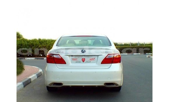 Comprar Importar Lexus LS Branco Carro em Import - Dubai em Bengo Province Comprar Importar Lexus LS Branco Carro em Import - Dubai em Bengo Province