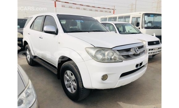Comprar Importar Toyota Fortuner Branco Carro em Import - Dubai em Bengo Province Comprar Importar Toyota Fortuner Branco Carro em Import - Dubai em Bengo Province