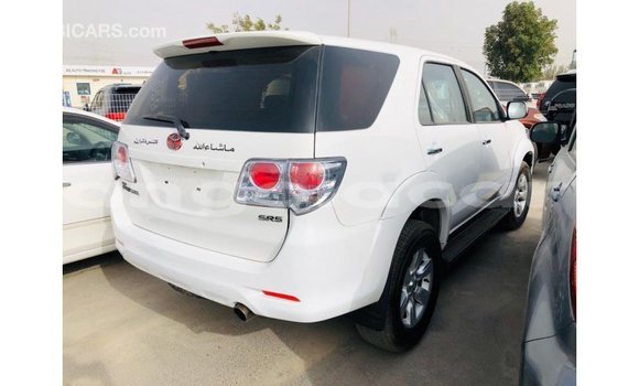 Acheter Import Voiture Toyota Fortuner Blanc à Import - Dubai, Province de Bengo Acheter Import Voiture Toyota Fortuner Blanc à Import - Dubai, Province de Bengo