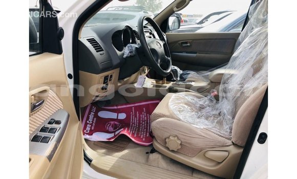 Acheter Import Voiture Toyota Fortuner Blanc à Import - Dubai, Province de Bengo Acheter Import Voiture Toyota Fortuner Blanc à Import - Dubai, Province de Bengo