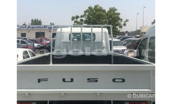 Comprar Importar Mitsubishi Carisma Branco Carro em Import - Dubai em Bengo Province Comprar Importar Mitsubishi Carisma Branco Carro em Import - Dubai em Bengo Province