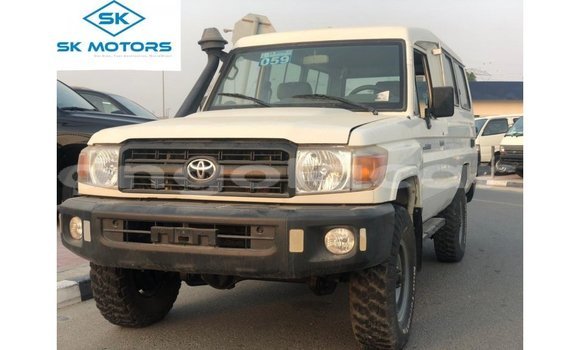 Comprar Importar Toyota Land Cruiser Branco Carro em Import - Dubai em Bengo Province Comprar Importar Toyota Land Cruiser Branco Carro em Import - Dubai em Bengo Province