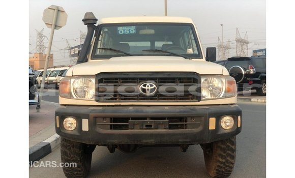 Comprar Importar Toyota Land Cruiser Branco Carro em Import - Dubai em Bengo Province Comprar Importar Toyota Land Cruiser Branco Carro em Import - Dubai em Bengo Province
