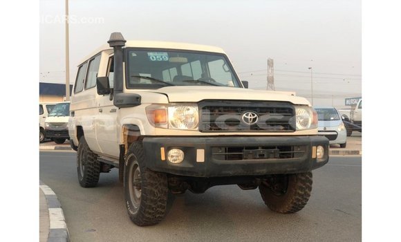 Comprar Importar Toyota Land Cruiser Branco Carro em Import - Dubai em Bengo Province Comprar Importar Toyota Land Cruiser Branco Carro em Import - Dubai em Bengo Province