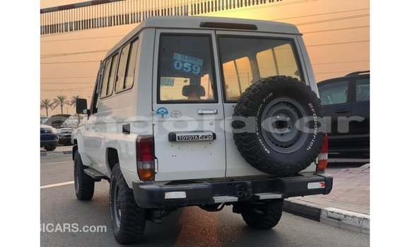 Comprar Importar Toyota Land Cruiser Branco Carro em Import - Dubai em Bengo Province Comprar Importar Toyota Land Cruiser Branco Carro em Import - Dubai em Bengo Province