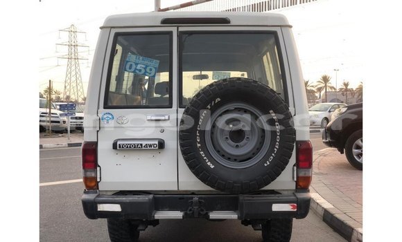Comprar Importar Toyota Land Cruiser Branco Carro em Import - Dubai em Bengo Province Comprar Importar Toyota Land Cruiser Branco Carro em Import - Dubai em Bengo Province