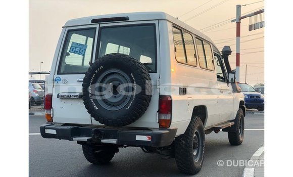 Comprar Importar Toyota Land Cruiser Branco Carro em Import - Dubai em Bengo Province Comprar Importar Toyota Land Cruiser Branco Carro em Import - Dubai em Bengo Province