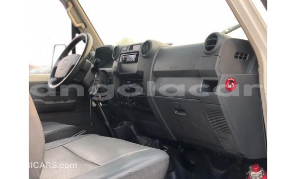 Comprar Importar Toyota Land Cruiser Branco Carro em Import - Dubai em Bengo Province Comprar Importar Toyota Land Cruiser Branco Carro em Import - Dubai em Bengo Province